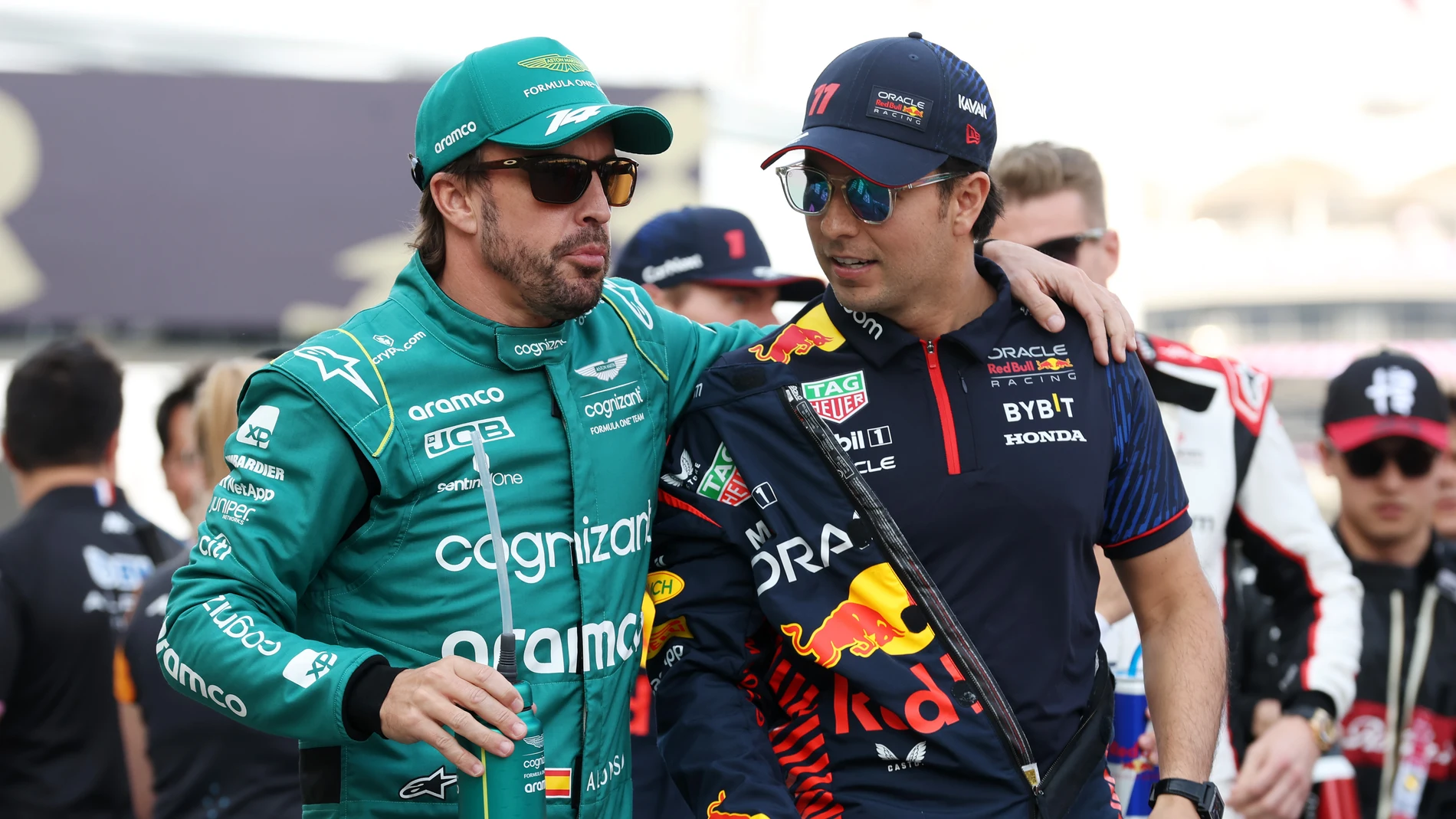 Alonso, abrazo con &#39;Checo&#39; Pérez antes del GP de Bahréin