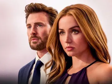 Chris Evans y Ana de Armas en 'Ghosted' Chris Evans y Ana de Armas en 'Ghosted'