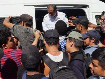 México rescató a 343 migrantes abandonados en la caja de un tráiler