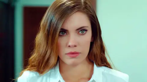 Mete advierte a Halit sobre Yildiz: “Esa chica sólo busca dinero” Mete advierte a Halit sobre Yildiz: “Esa chica sólo busca dinero”