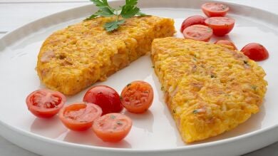 Tortilla de arroz con jamón y queso, la receta de aprovechamiento de Karlos Arguiñano