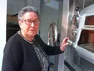 Ana, de 22 años y Rosario, de 88, dos mujeres luchadoras de generaciones diferentes: "Estoy orgullosa" Ana, de 22 años y Rosario, de 88, dos mujeres luchadoras de generaciones diferentes: "Estoy orgullosa"