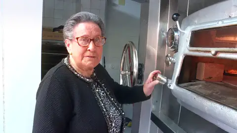 Ana, de 22 años y Rosario, de 88, dos mujeres luchadoras de generaciones diferentes: "Estoy orgullosa"