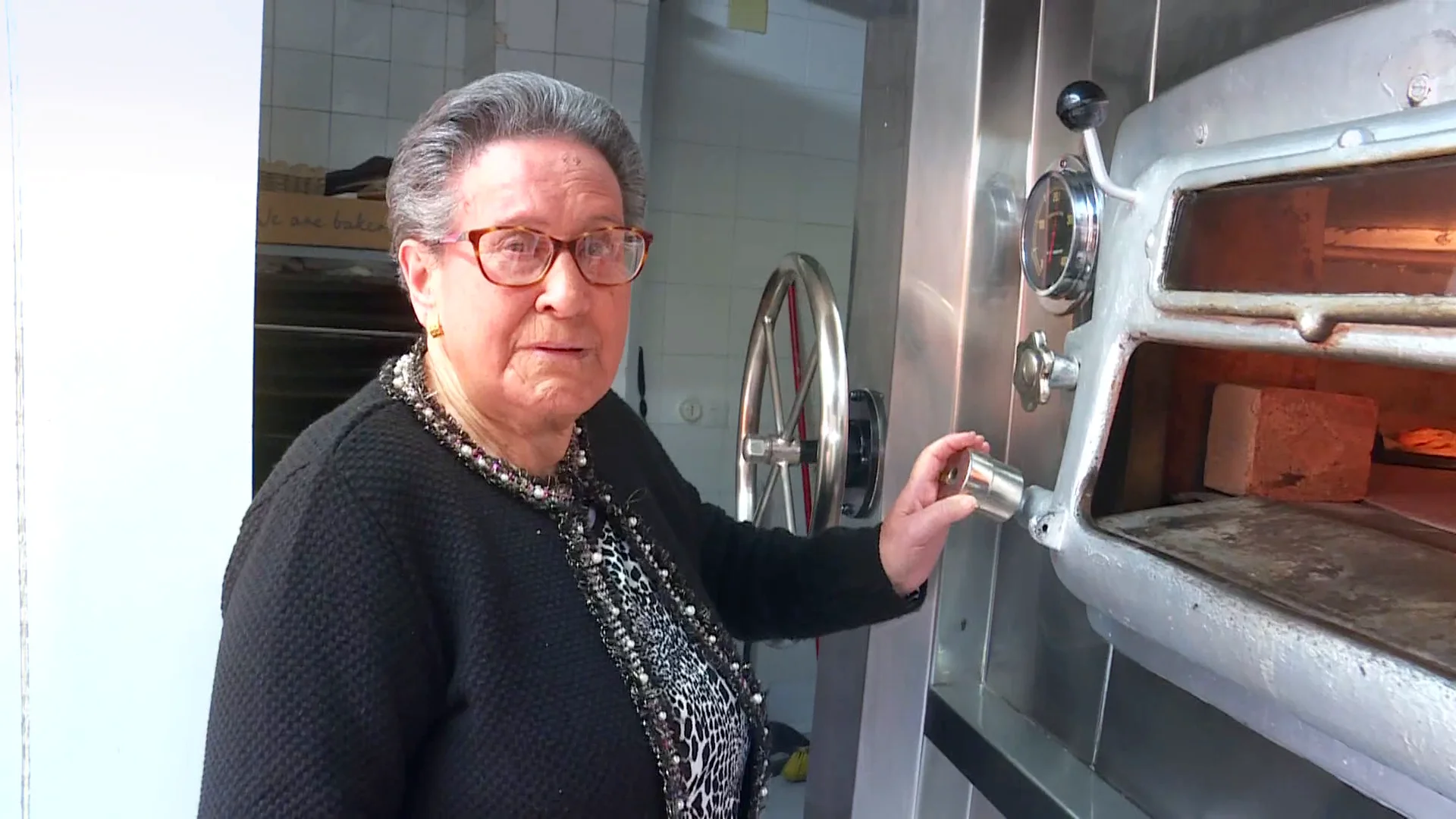Ana, de 22 a&ntilde;os y Rosario, de 88, dos mujeres luchadoras de generaciones diferentes: "Estoy orgullosa"