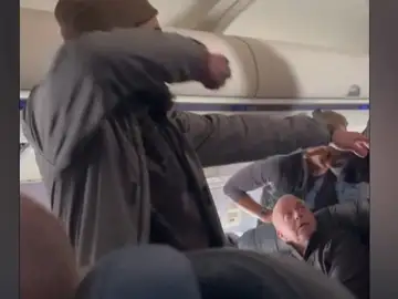 El agresor en pleno vuelo El agresor en pleno vuelo