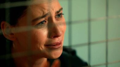 Betül le confiesa su arrepentimiento a Sermin desde la cárcel: “Cometí demasiados errores por ambición”