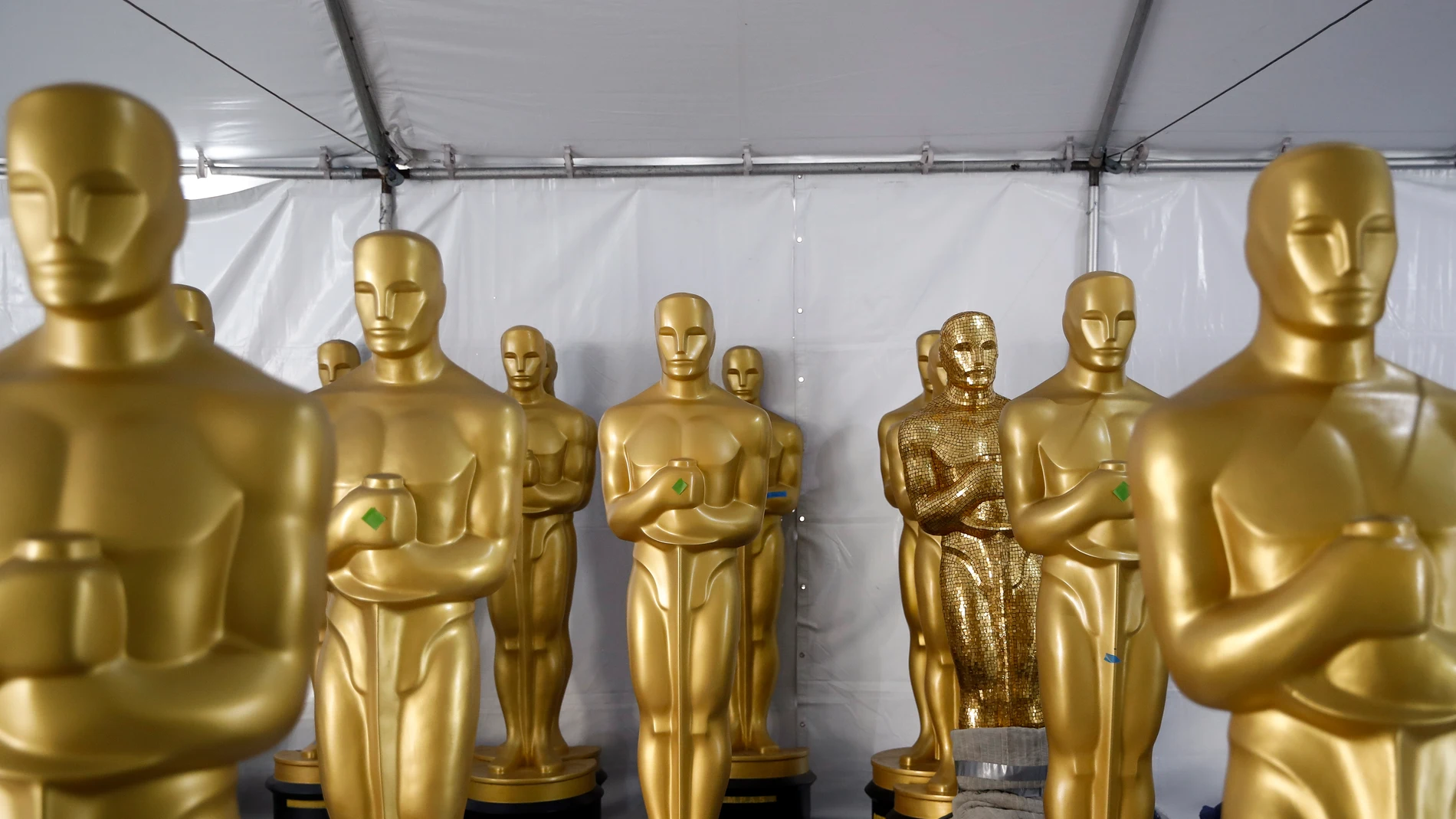 Estatuas de los Premios Oscar Estatuas de los Premios Oscar