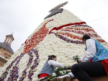 Manto de flores de la Virgen de los Desamparados (Valencia) de 2022