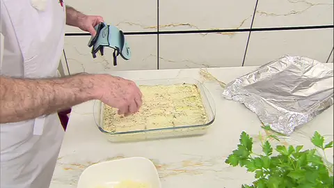 Espolvoréalos con el resto del queso Espolvoréalos con el resto del queso