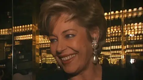 La presentadora Laura Valenzuela vuelve a casa tras un nuevo achaque a su salud La presentadora Laura Valenzuela vuelve a casa tras un nuevo achaque a su salud