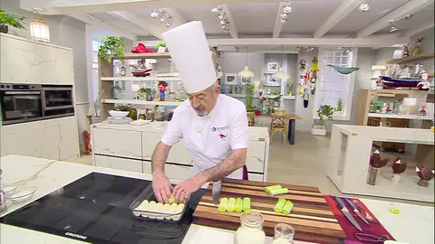Colócalos en un recipiente apto para el horno Colócalos en un recipiente apto para el horno