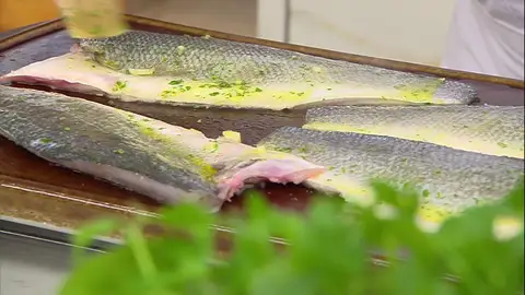 Colócalos sobre la plancha y cocínalos Colócalos sobre la plancha y cocínalos