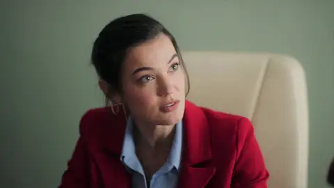 Avance de ‘Secretos de familia’: Ceylin decide no enseñarle el vídeo de Engin a Ilgaz, pero él empieza a sospechar que le oculta algo Avance de ‘Secretos de familia’: Ceylin decide no enseñarle el vídeo de Engin a Ilgaz, pero él empieza a sospechar que le oculta algo