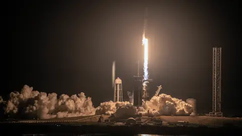 El despegue de la misión Crew-6 de SpaceX Crew-6 desde Florida