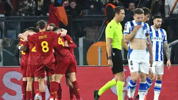 Los jugadores de la Roma celebra el primer gol, obra de El Shaarawy