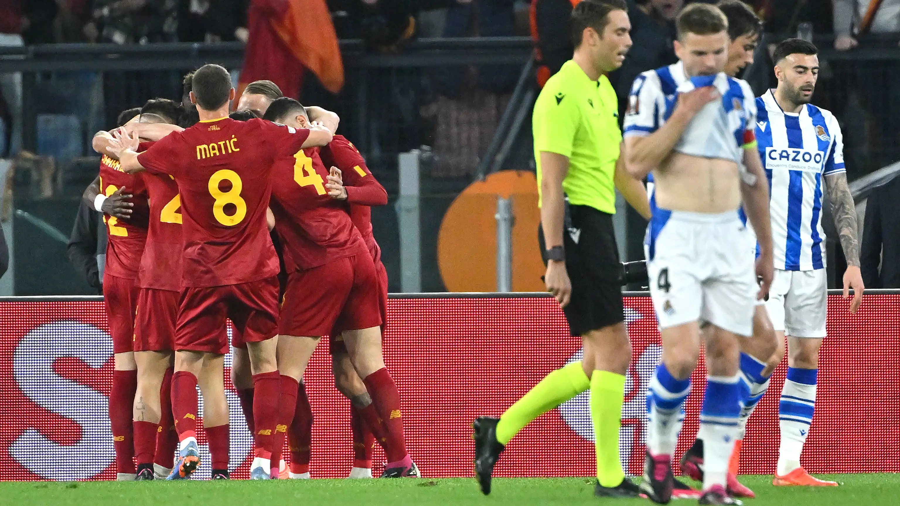Los jugadores de la Roma celebra el primer gol, obra de El Shaarawy Los jugadores de la Roma celebra el primer gol, obra de El Shaarawy