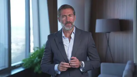 Casi la mitad de los empresarios ve la incertidumbre política como una amenaza para la economía española Casi la mitad de los empresarios ve la incertidumbre política como una amenaza para la economía española