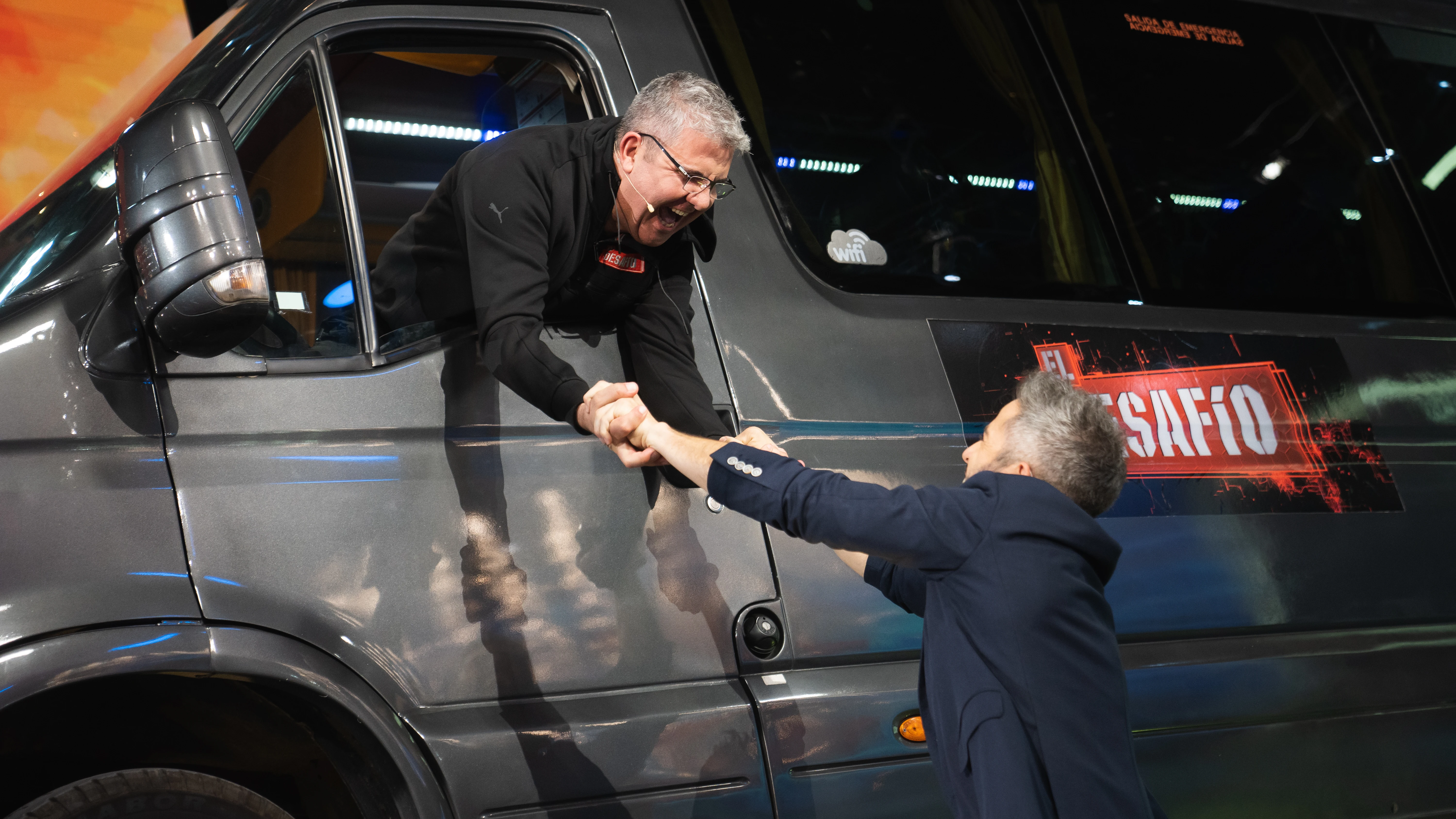 El bonito homenaje de Florentino Fernández a los autobuseros El bonito homenaje de Florentino Fernández a los autobuseros