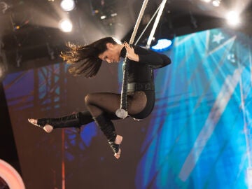 Rosa López toca el cielo con un increíble show de acrobacias