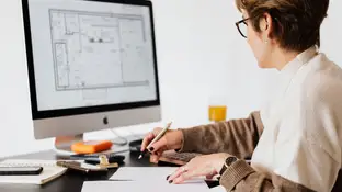 Imagen de una mujer trabajando Imagen de una mujer trabajando