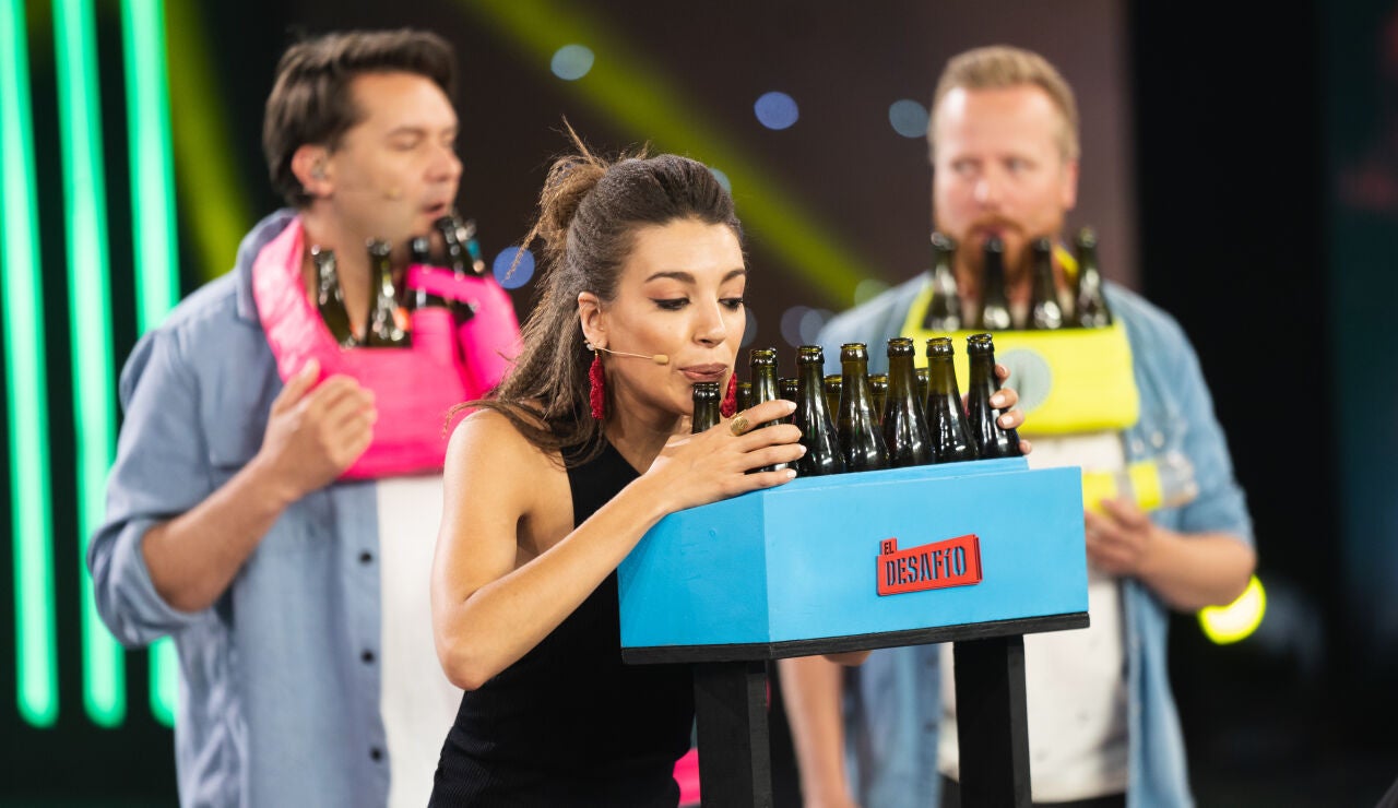 Ana Guerra al son de ‘Wake me up’ interpretada con botellas
