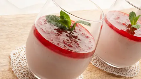 Receta de panacota de fresas, un postre rápido y escandalosamente rico de Arguiñano Receta de panacota de fresas, un postre rápido y escandalosamente rico de Arguiñano