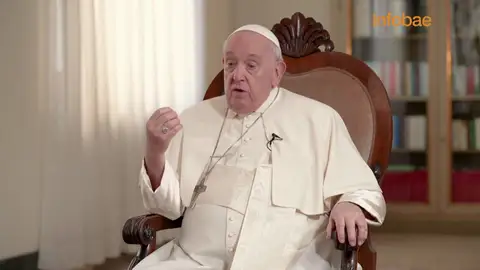 El Papa Francisco afirma que el celibato es una "prescripción temporal" y afirma que puede revisarse El Papa Francisco afirma que el celibato es una "prescripción temporal" y afirma que puede revisarse