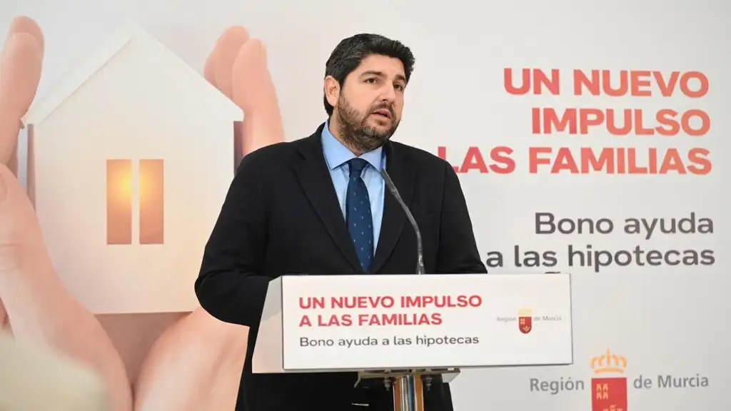El presidente de Murcia, Fernando L&oacute;pez Miras