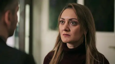 Aylin, hundida tras saber que la prueba de paternidad confirma que Osman es el padre del bebé de Zümrüt: “Me divorcio” Aylin, hundida tras saber que la prueba de paternidad confirma que Osman es el padre del bebé de Zümrüt: “Me divorcio”