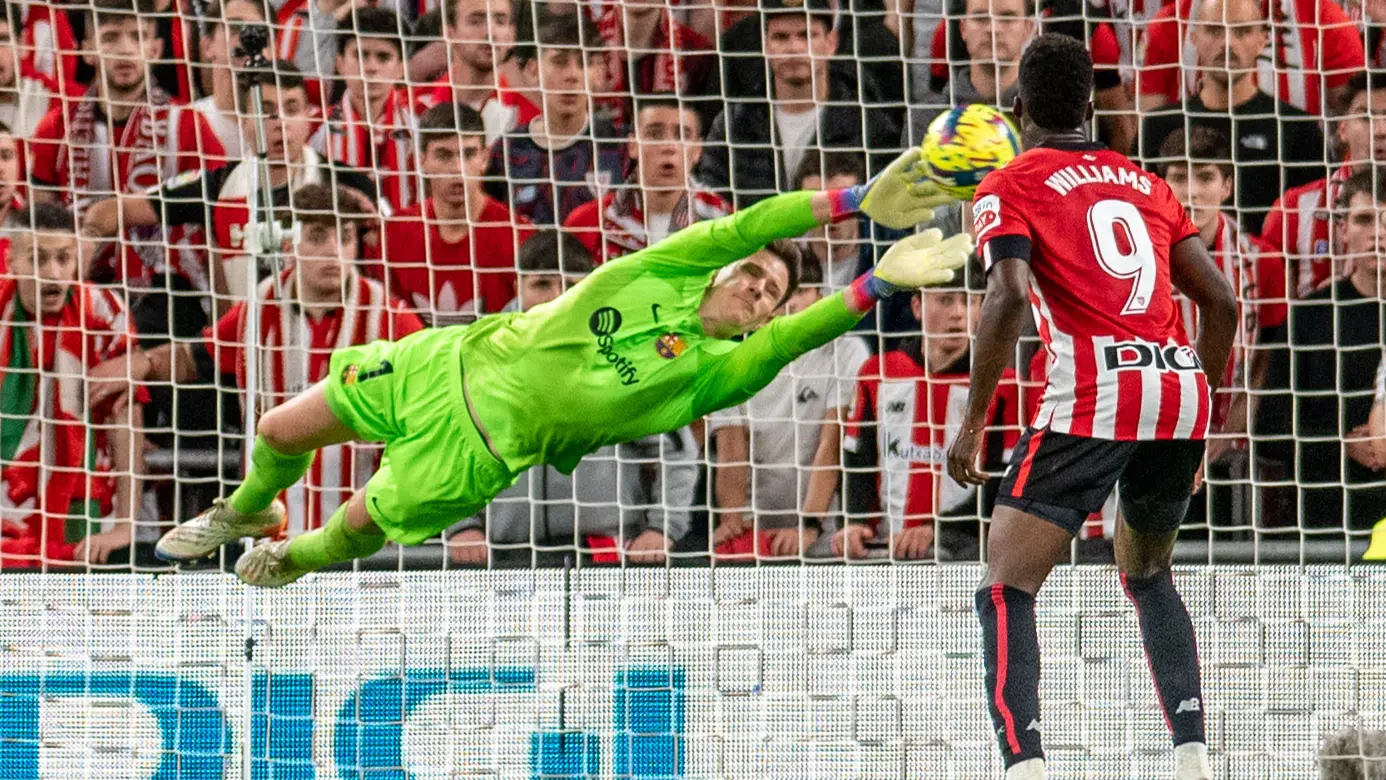 Ter Stegen realiza una parada en el Athletic - Barcelona Ter Stegen realiza una parada en el Athletic - Barcelona