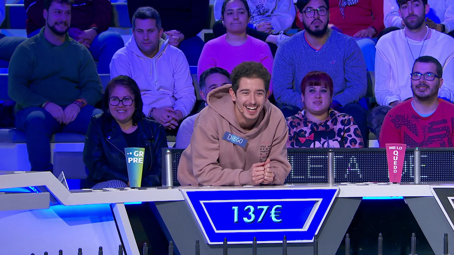 ¡Oh no! Diego decide tirar de la ruleta en lugar de resolver y cae en el ‘Se lo doy’ ¡Oh no! Diego decide tirar de la ruleta en lugar de resolver y cae en el ‘Se lo doy’