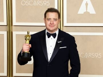 Brendan Fraser, muy emocionado, gana el Oscar a Mejor Actor por 'The Whale'
