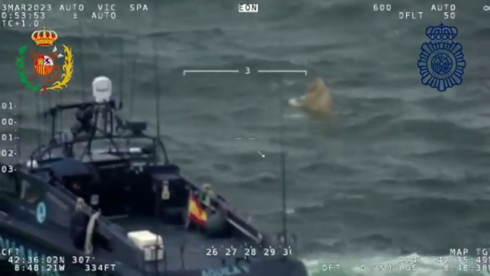 Intentan reflotar un narcosubmarino que ha aparecido en la ría de Arousa