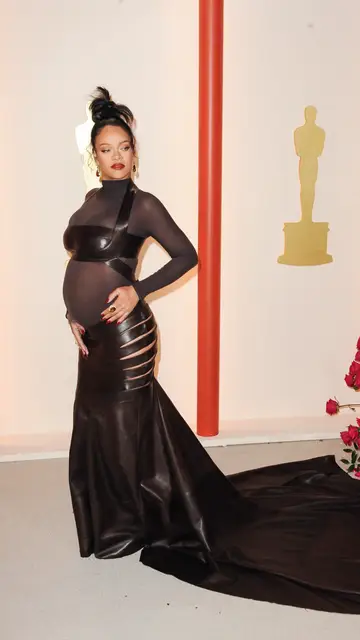 Rihanna posa en los Premios Oscar 2023 Rihanna posa en los Premios Oscar 2023