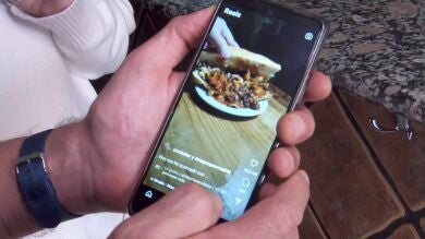 El 'influencer' que triplica la caja del bar a golpe de vídeo