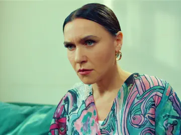 Caner le cuenta a Ender la peor de las noticias: ¡Halit se va a casar con Yildiz! Caner le cuenta a Ender la peor de las noticias: ¡Halit se va a casar con Yildiz!