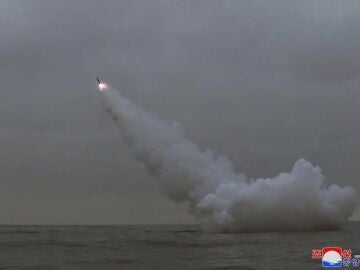 Corea del Norte lanza misiles desde un submarino