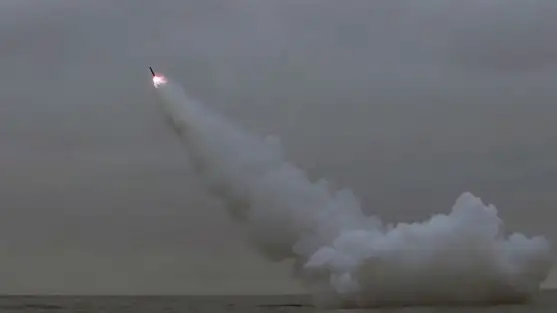 Corea del Norte lanza misiles desde un submarino