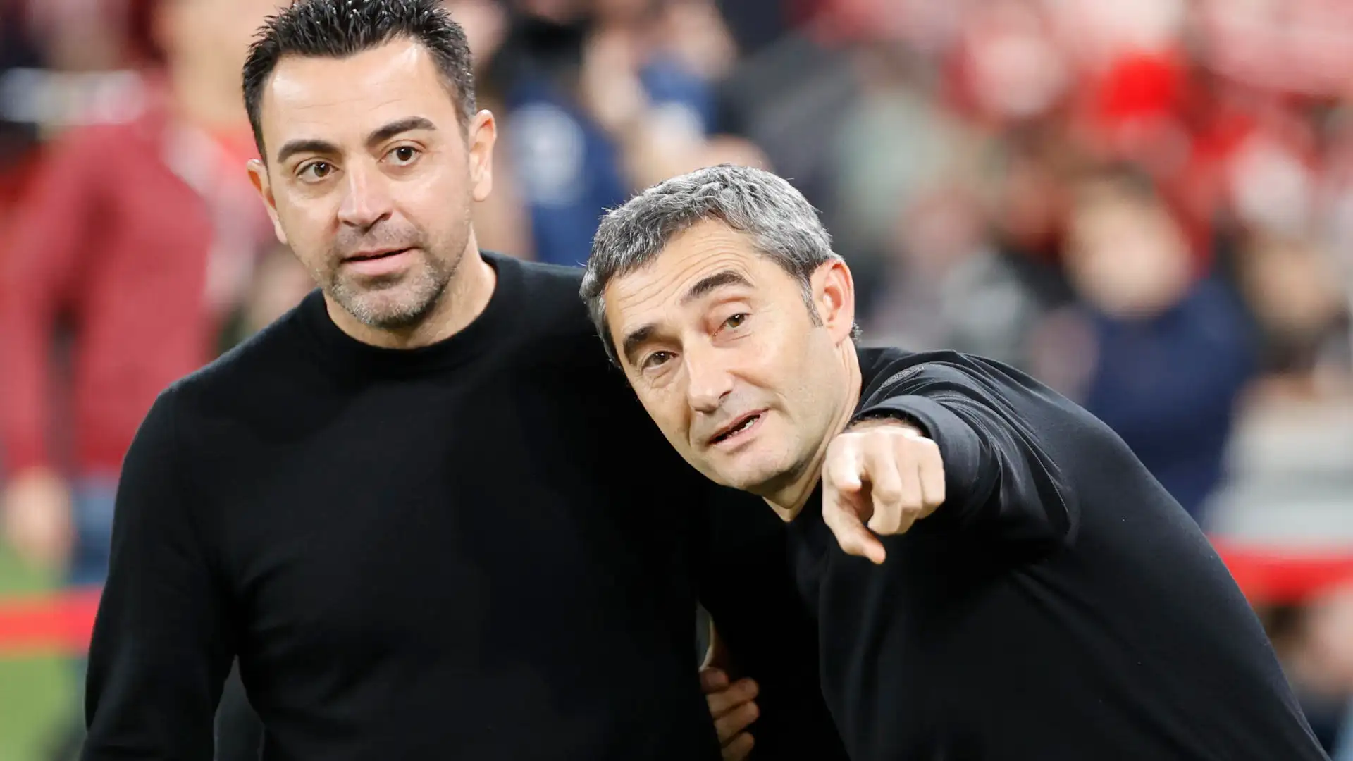 Xavi Hern&aacute;ndez, junto a Ernesto Valverde en San Mam&eacute;s