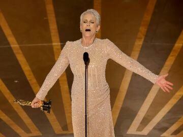 Jamie Lee Curtis, eufórica tras ganar el Oscar a Mejor Actriz de Reparto por 'Todo a la vez en todas partes'