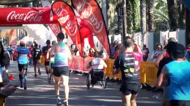 Fallece un joven de 21 años al cruzar la meta de la media maratón de Elche: ¿Son para todo el mundo?
