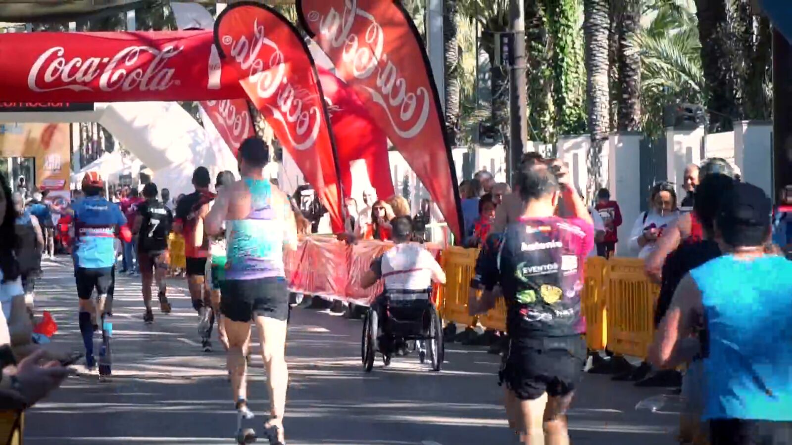 Fallece un joven de 21 años al cruzar la meta de la media maratón de Elche: ¿Son para todo el mundo?