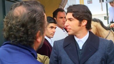 ¡Un amor sin fronteras! Primeras imágenes de Cayetano Rivera y María Cerqueira juntos en un hotel de Écija