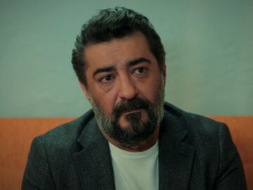 Akif se presenta en casa de Suzan para confesarle sus sentimientos: "&iquest;Hay alguna oportunidad de que volvamos a empezar?"