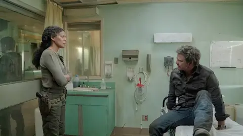 Merle Dandridge y Pedro Pascal como Marlen y Joel en el 1x09 de 'The Last of Us' Merle Dandridge y Pedro Pascal como Marlen y Joel en el 1x09 de 'The Last of Us'