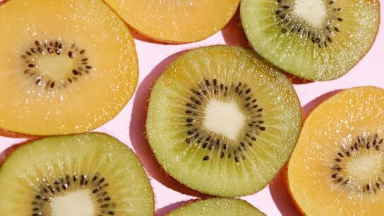Kiwi verde y kiwi amarillo