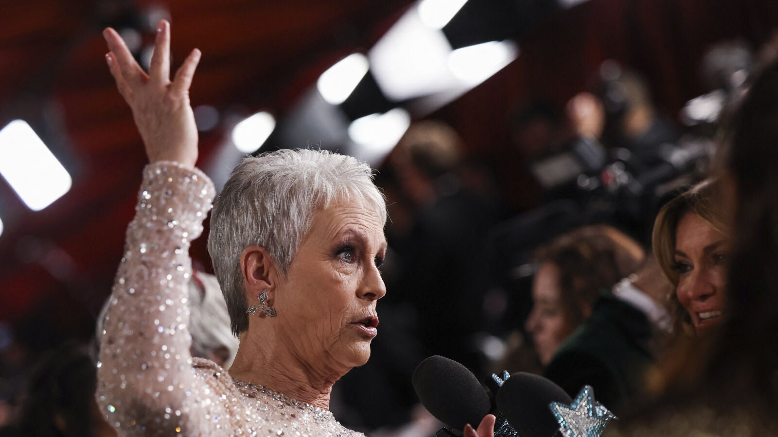 La aplaudida respuesta de Jamie Lee Curtis cuando le preguntan por las categorías sin género tras ganar el Oscar