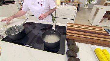 Introduce el arroz y cuécelo