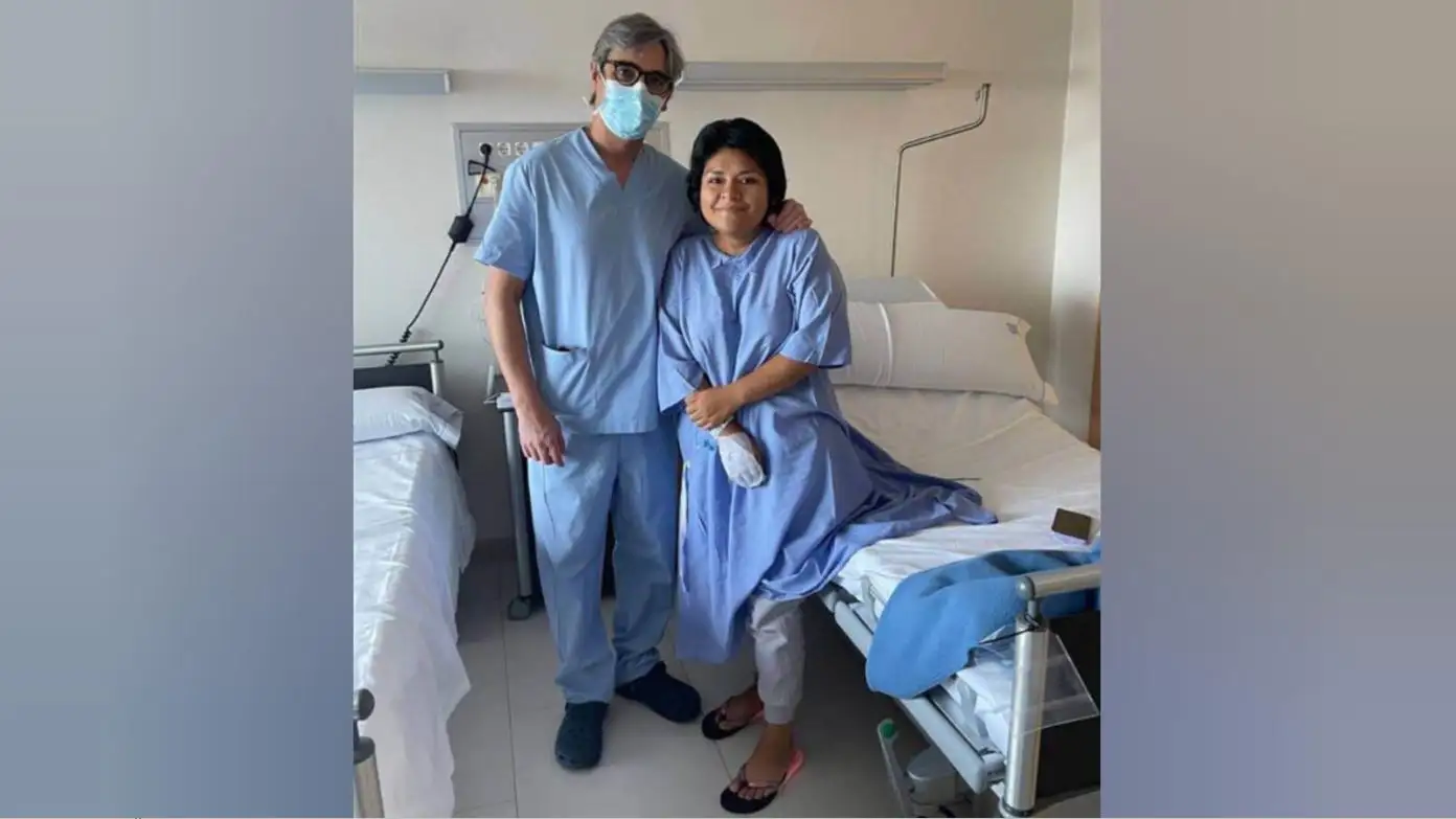 Azaela Yajaira tras su operación en el Hospital San Rafael de A Coruña Azaela Yajaira tras su operación en el Hospital San Rafael de A Coruña