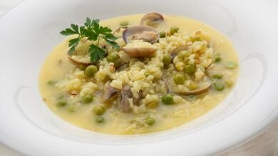 Receta de arroz caldoso con almejas y guisantes, de Arguiñano: 